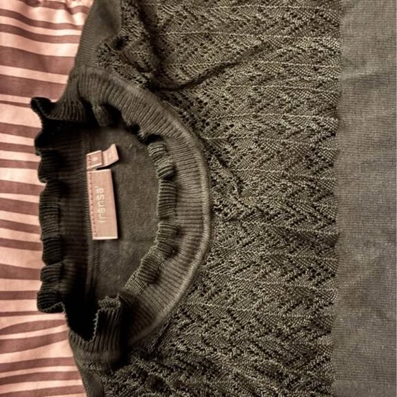 Forest green ruffle collar top perfect for the holidays - Picture 4 of 4